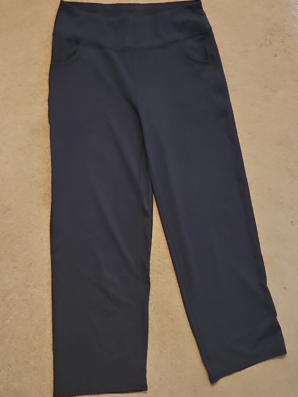 Wide-Leg Pull-On Pants in Black